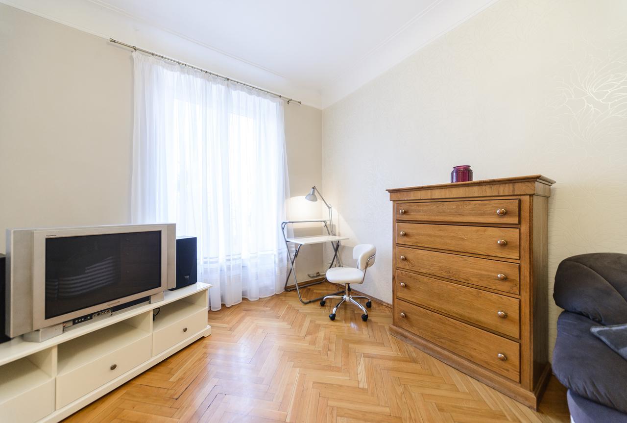 Apartment Near Olympic Stadium เคียฟ ภายนอก รูปภาพ