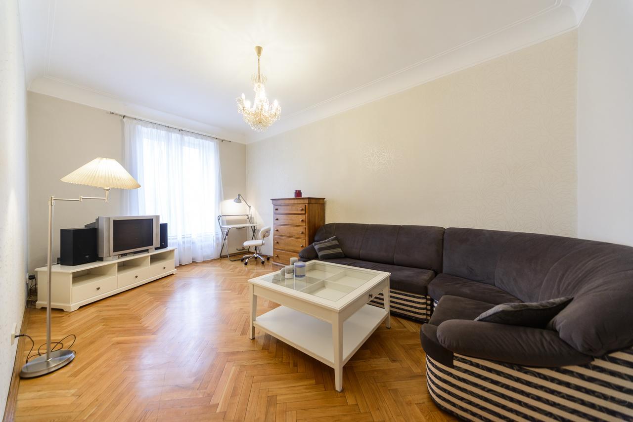 Apartment Near Olympic Stadium เคียฟ ภายนอก รูปภาพ