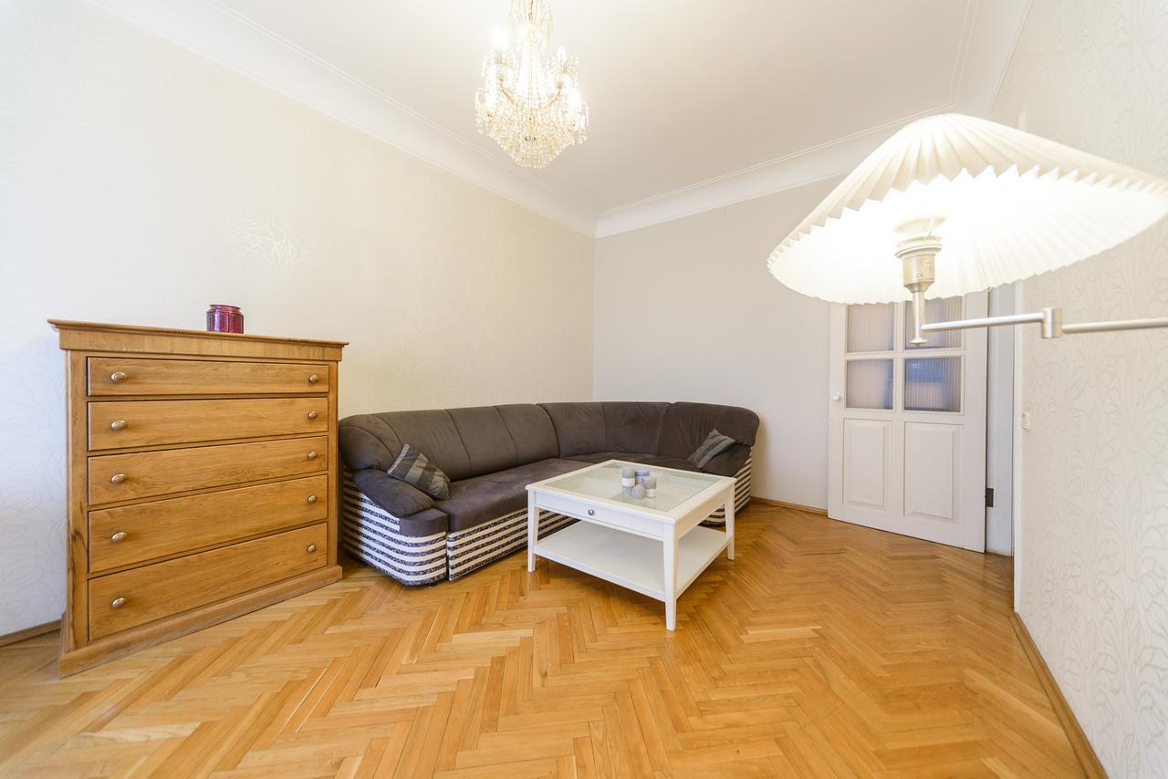 Apartment Near Olympic Stadium เคียฟ ภายนอก รูปภาพ