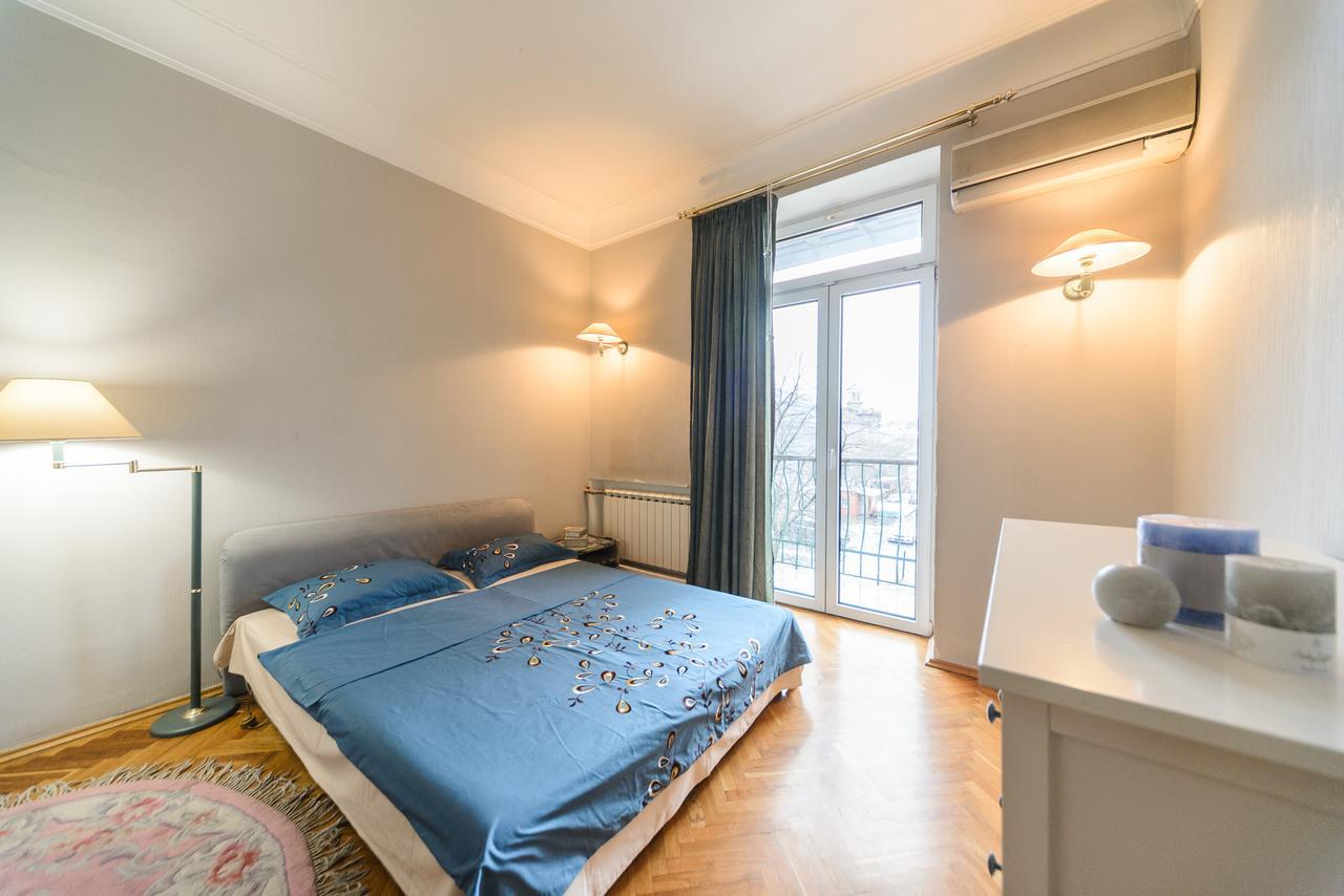 Apartment Near Olympic Stadium เคียฟ ภายนอก รูปภาพ