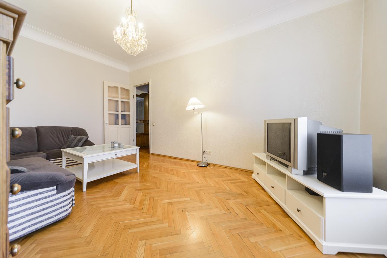 Apartment Near Olympic Stadium เคียฟ ภายนอก รูปภาพ